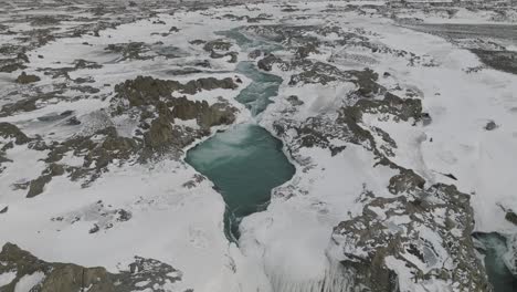 Cascada-De-Aldeyjarfoss---Hermosa-Atracción-Turística-En-Islandia---Antena