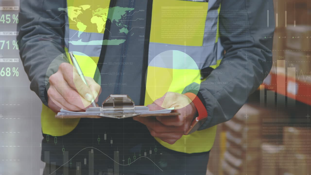 animación del procesamiento de datos financieros sobre el trabajador de almacén caucásico