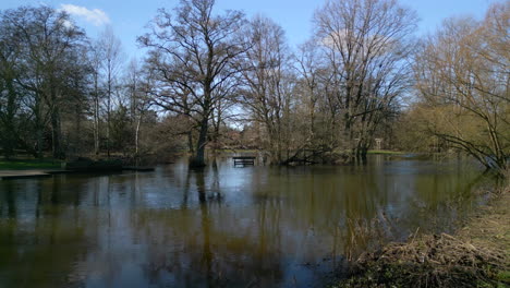 Drohnenaufnahme-Einer-überfluteten-Bank