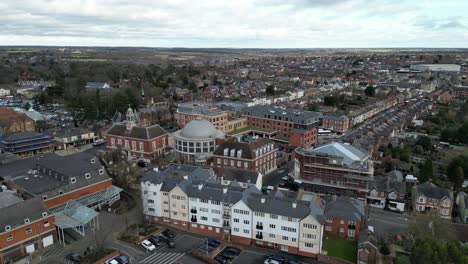 Drone-De-Braintree-Essex-Uk,-Aéreo,-Retirar-Drone-Revelar