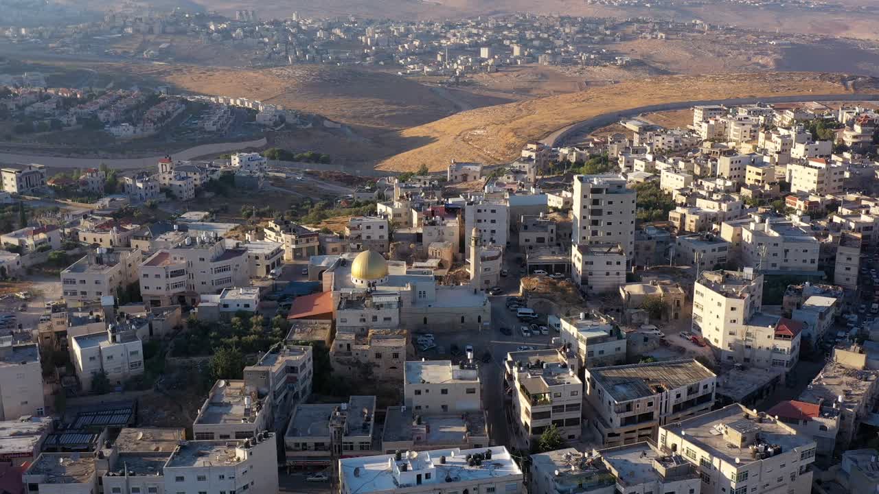 Moschea della Cupola d'Oro nel campo profughi di Anata, Palestina, Israele, Aerea