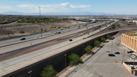 vista desde un avión no tripulado de la interestatal 11 en henderson, nevada