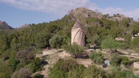 Volando-Hacia-Adelante-A-Moli-De-Sa-Planeta-En-Mallorca-Islas-Baleares,-Antena