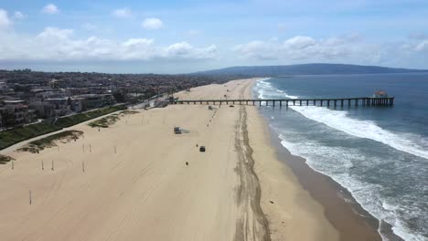 long stretch of sandy beach with pier and aquarium