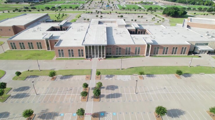 Video aereo della Emerson High School