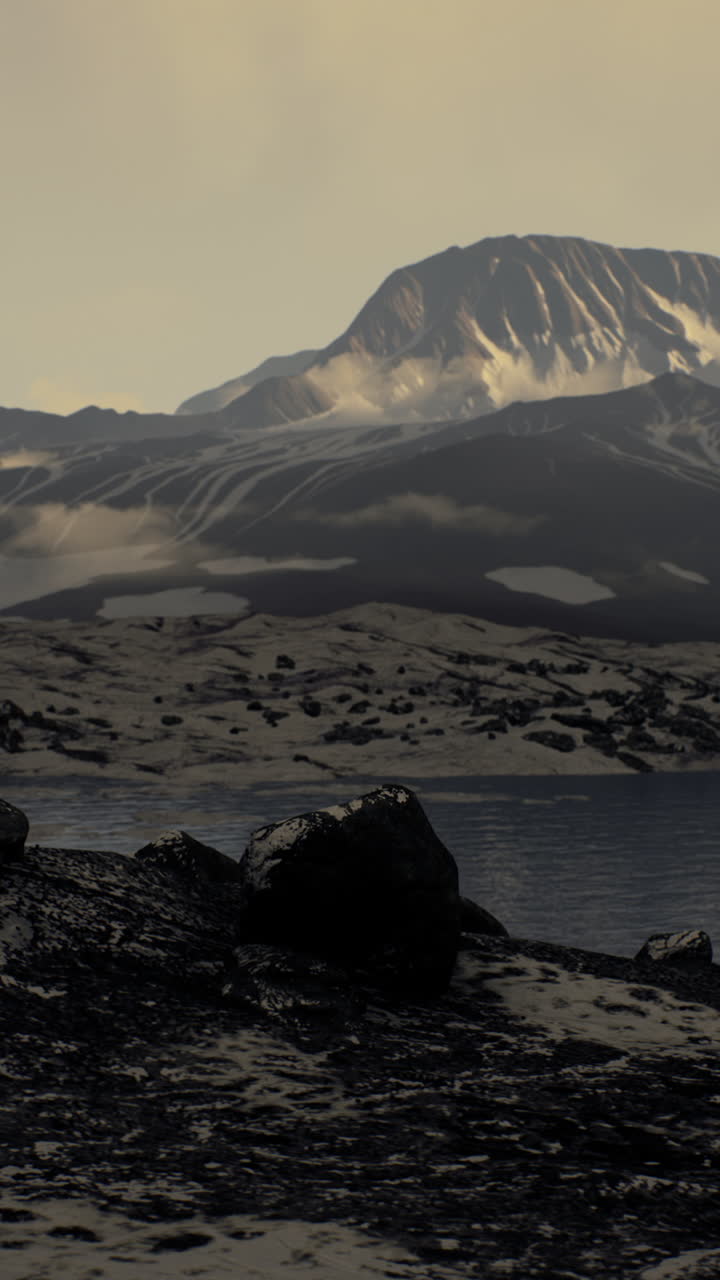 un paisaje montañoso con nieve