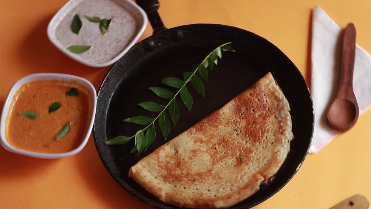masala dosa, juego de comida del sur de la india dosa, sambhar y chutney de coco