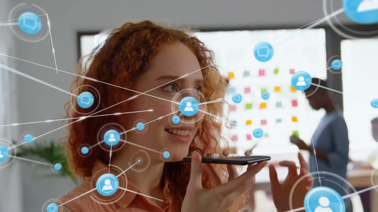 animación de una red de iconos digitales sobre una mujer caucásica hablando con un teléfono inteligente en la oficina