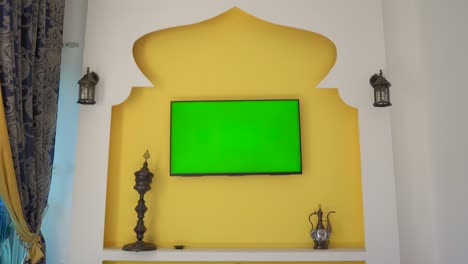 pared con tv y pantalla verde al estilo de oriente medio y áfrica del norte. copa árabe en qatar