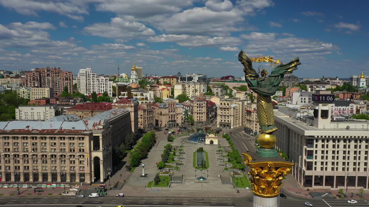 vista aérea de la plaza de la independencia (maidan nezalezhnosti) en kiev, ucrania