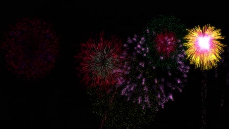 animación de coloridos fuegos artificiales de navidad y año nuevo que explotan en el cielo nocturno