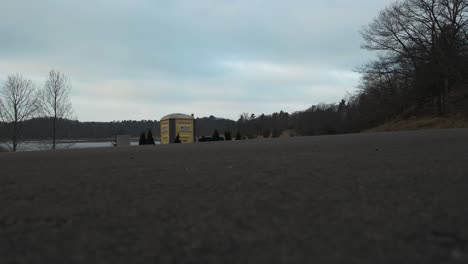 Un-Día-De-Invierno-Desde-El-Estacionamiento-De-Una-Reserva-Natural