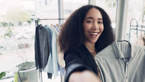 Selfie,-Influencer-Und-Einkaufen-Mit-Frauengesicht