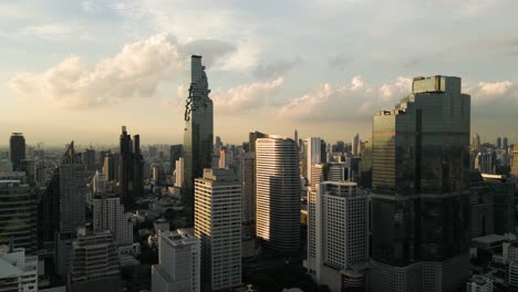 Skyline-Von-Bangkok-Bei-Sonnenuntergang.-Luftaufnahme-Der-Innenstadt-Von-Bangkok