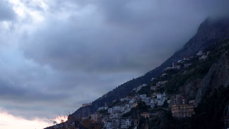 Montañas-En-Amalfi,-Italia-Timelapse-Al-Atardecer