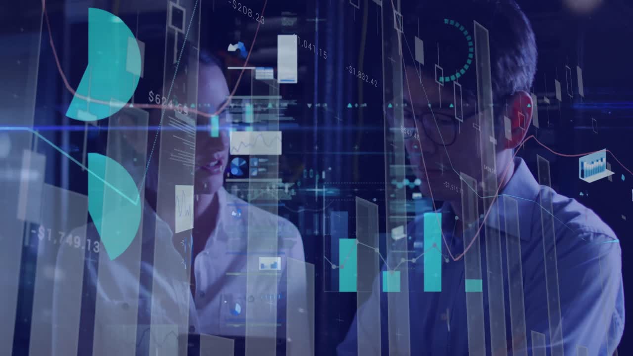 animación del procesamiento de datos, diversos ingenieros informáticos masculinos y femeninos por servidores informáticos