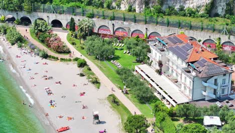 Premium-Strand-Riva-Del-Garda-Italien-Luftdrohne