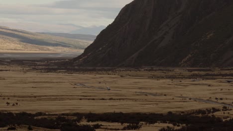 New-Zealand-autumn-season-landscape-with-mountains-during-sunset-in-Mt