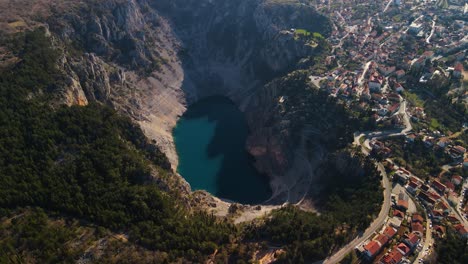 Lago-Rojo-Y-Lagos-Circundantes-De-Imotsko-Polje,-En-Croacia,-Europa