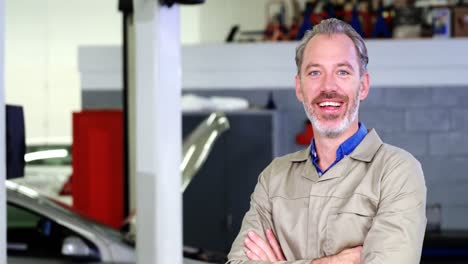 Mechanic-standing-with-arms-crossed