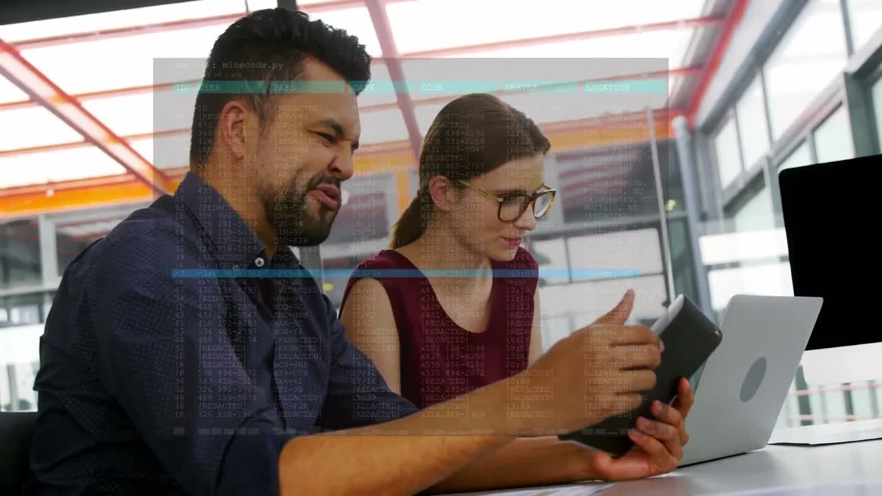 animación del procesamiento de datos en diversos empresarios que utilizan dispositivos electrónicos