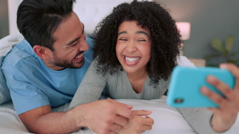 Comic,-couple-and-phone-selfie-in-bed-with-crazy