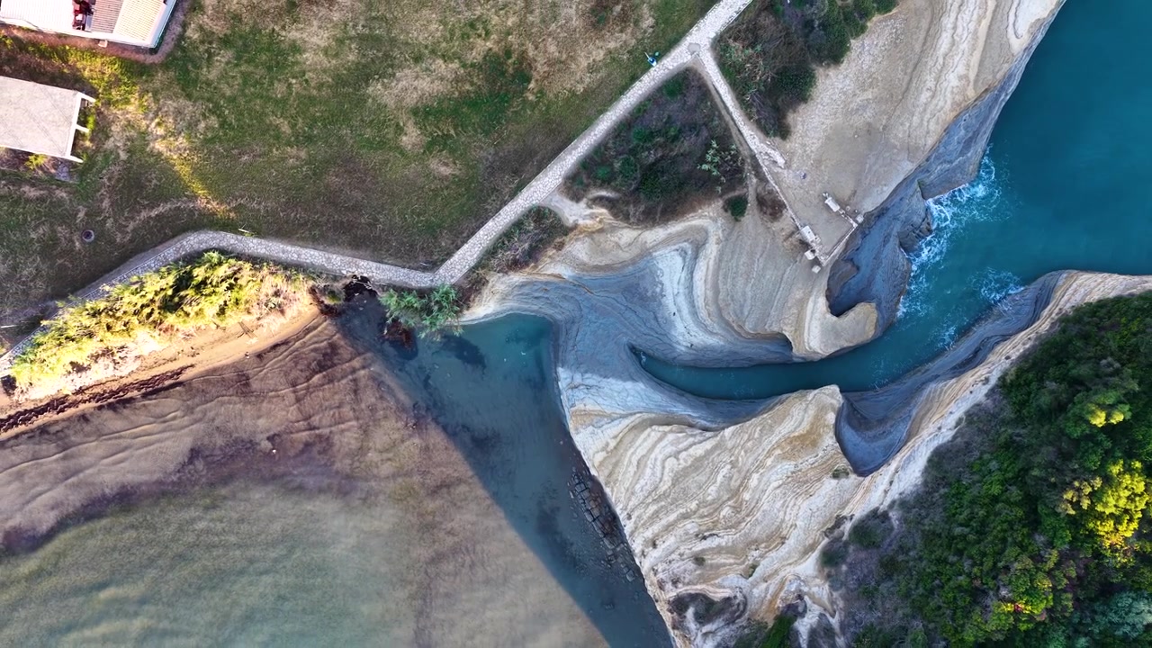 Sidari, Korfu, Yunanistan'da Canal D'Amour Kaya Oluşumları ve Aşk Kanalı'nın Havadan Kuşbakışı Görünümü
