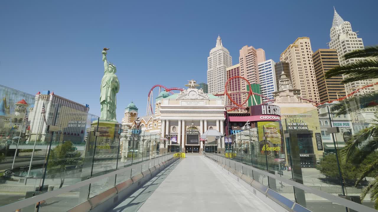 A push in movement on the NYNY bridge at the Las Vegas Strip.