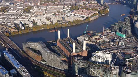 vista aérea del desarrollo de la central eléctrica de battersea y sus alrededores