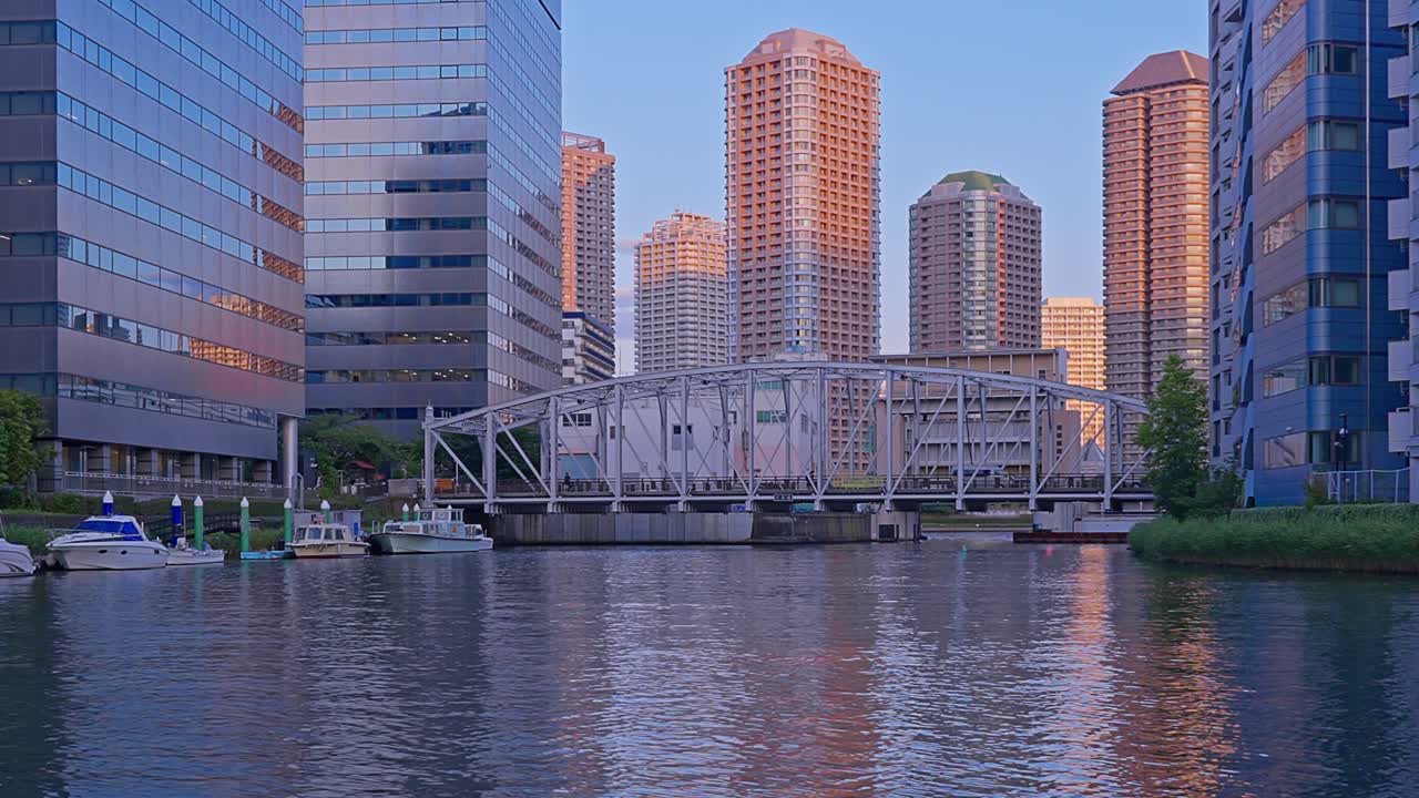 저녁 도쿄, 츠쿠다, 토요수 초고층 빌딩과 수미다 강 다리