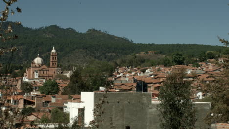 Tapalpa,-Un-Pueblo-Mágico-En-Lo-Alto-De-Las-Montañas-Más-Hermosas-De-México