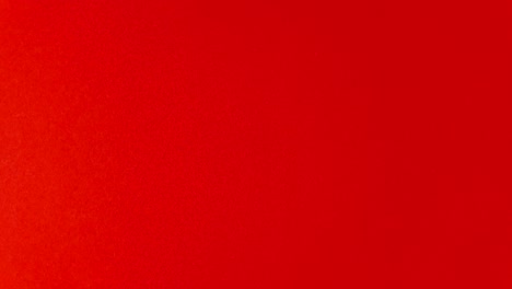 la animación de movimiento de parada. el corazón brillante rojo y dorado se mueve de un lado a otro, copiar el espacio