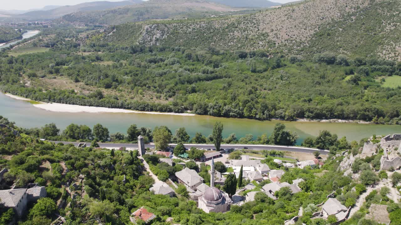 Villaggio storico di Počitelj in Bosnia ed Erzegovina, vista aerea, di giorno
