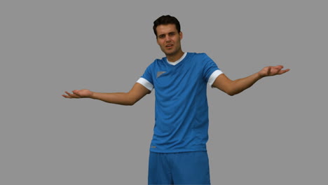 jugador de fútbol furioso gestando en la pantalla gris