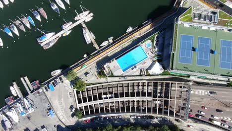 Túnel-Del-Puerto-De-Hong-Kong-Y-Piscina-Del-Club-De-Oficiales-De-Policía,-Vista-Aérea