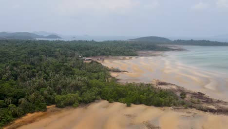 Luftaufnahme-Des-Strandes-Ao-Tan-Bei-Ebbe-Auf-Koh-Mak