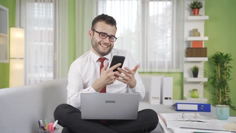 Young-man-in-love-chatting-with-his-girlfriend.