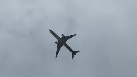 Imágenes-De-Un-Avión-Desde-Abajo