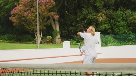 Tennisspieler-Spielen-Einen-Punkt