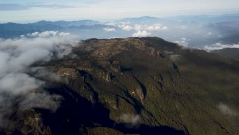 巴布亚新几内亚的山峰 - 风景图