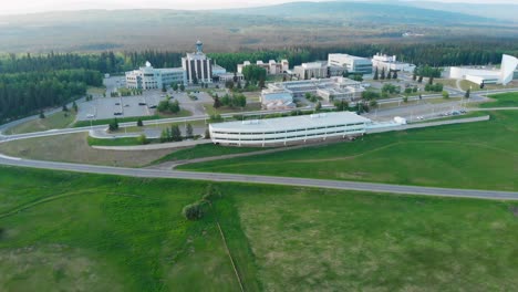 4K-Drohnenvideo-Von-AK-Fairbanks-2022-University-Park-Village-Entlang-Des-Nenana-River-Auf-Dem-George-Parks-Highway-Alaska-Route-3-In-Der-Nähe-Von-AK-Fairbanks-2022-University-State-Park,-AK