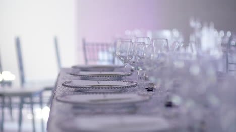 mesa decorada de lujo para la cena de bodas 1