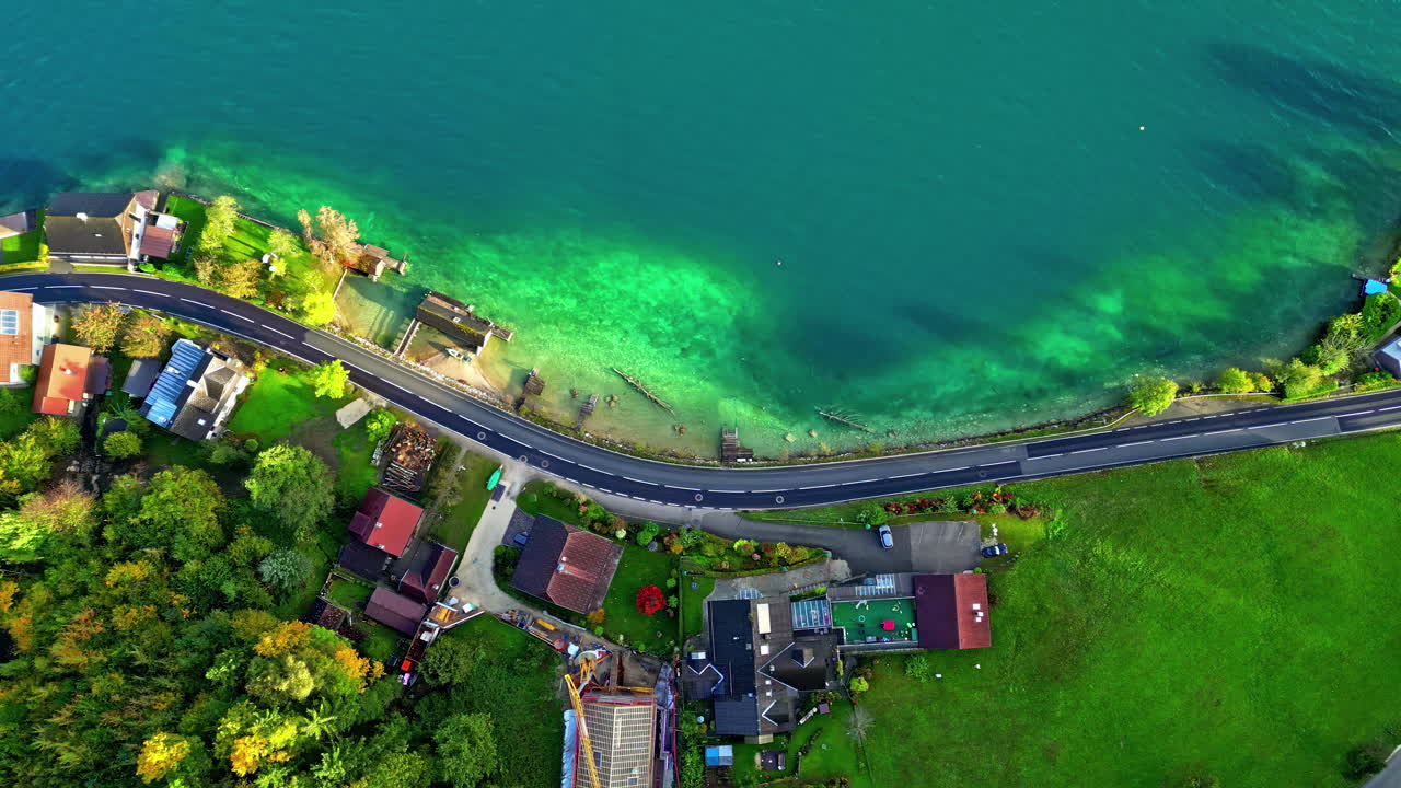오스트리아 알프스 에 있는 아름다운 마을 의 공중 사진, 아터시 호수 에 있는 살츠카메르구트 지역, 상부 오스트리아, 유럽