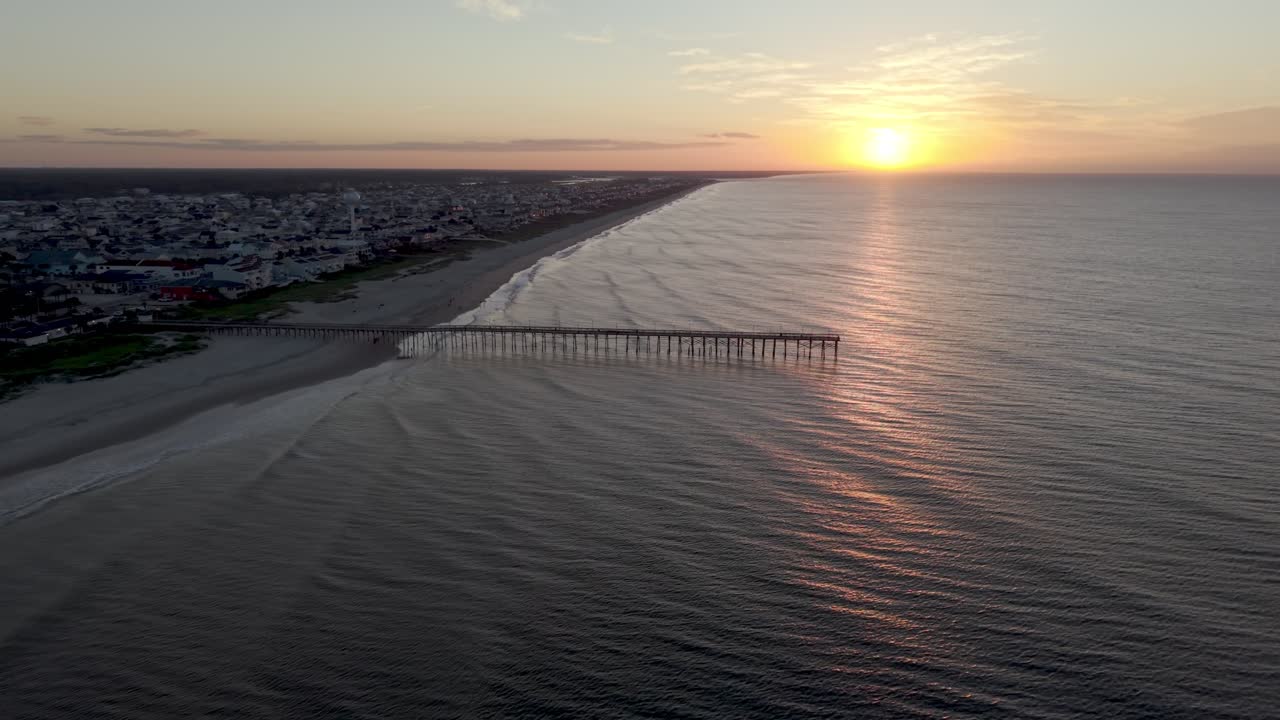 molo di pesca all'alba a Ocean Isle Beach NC, Carolina del Nord