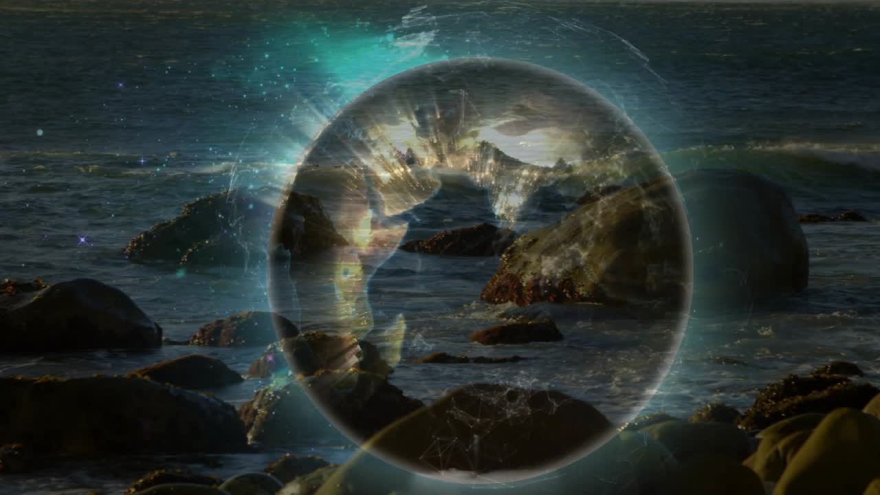 Columna de energía elevándose en la orilla rocosa, iniciando una esfera de globo que visualiza continentes giratorios desvaneciéndose.