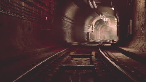 Licht-In-Der-Nacht-Im-U-Bahn-Tunnel-Der-Altstadt