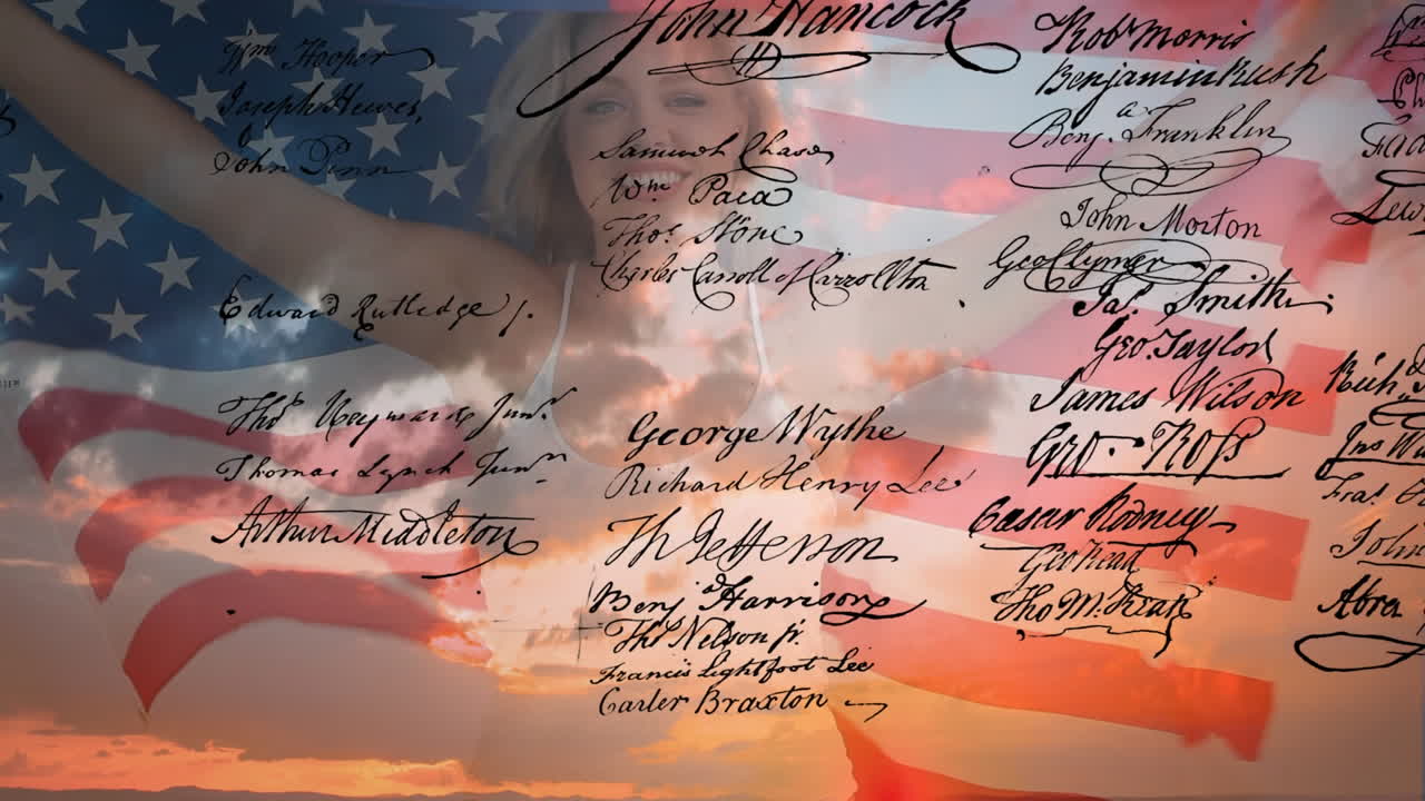 mujer sosteniendo una bandera estadounidense con la constitución en la pantalla