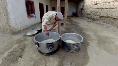 séchage du riz pour la cérémonie de mariage