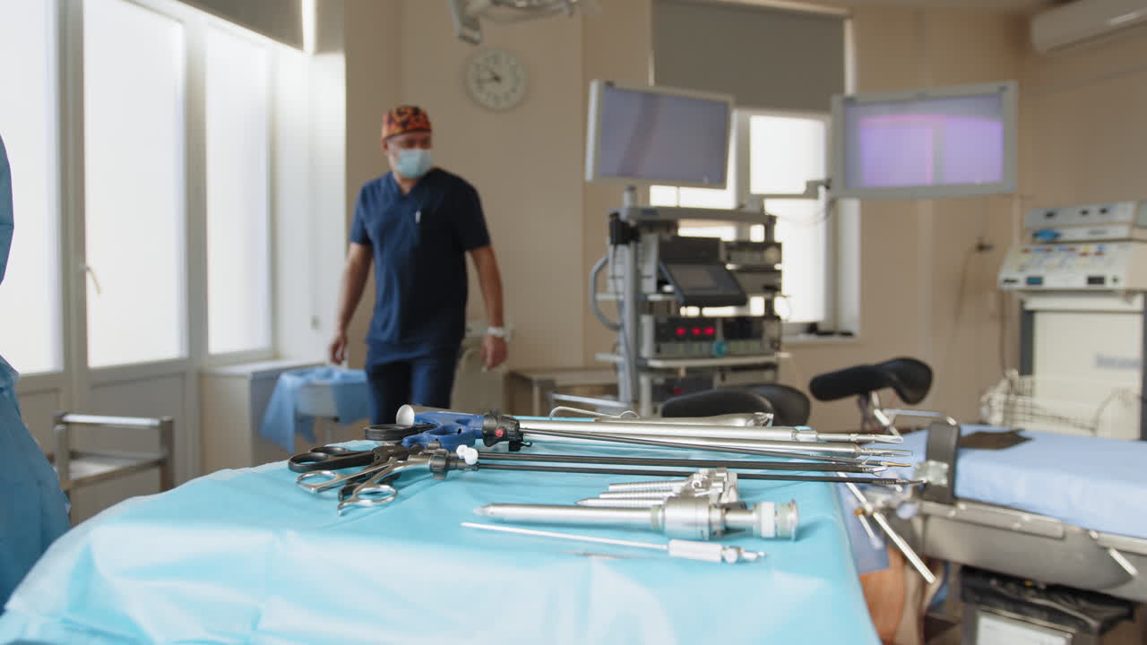 хирургическая процедура в операционной