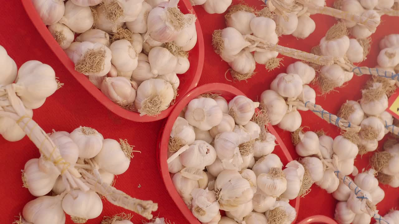 Bunches of Fresh Garlic for Sale